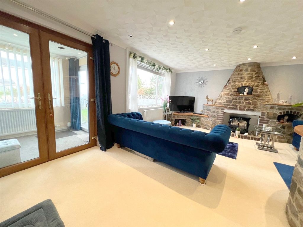 Property photo 3 of 26 Picture No. 23