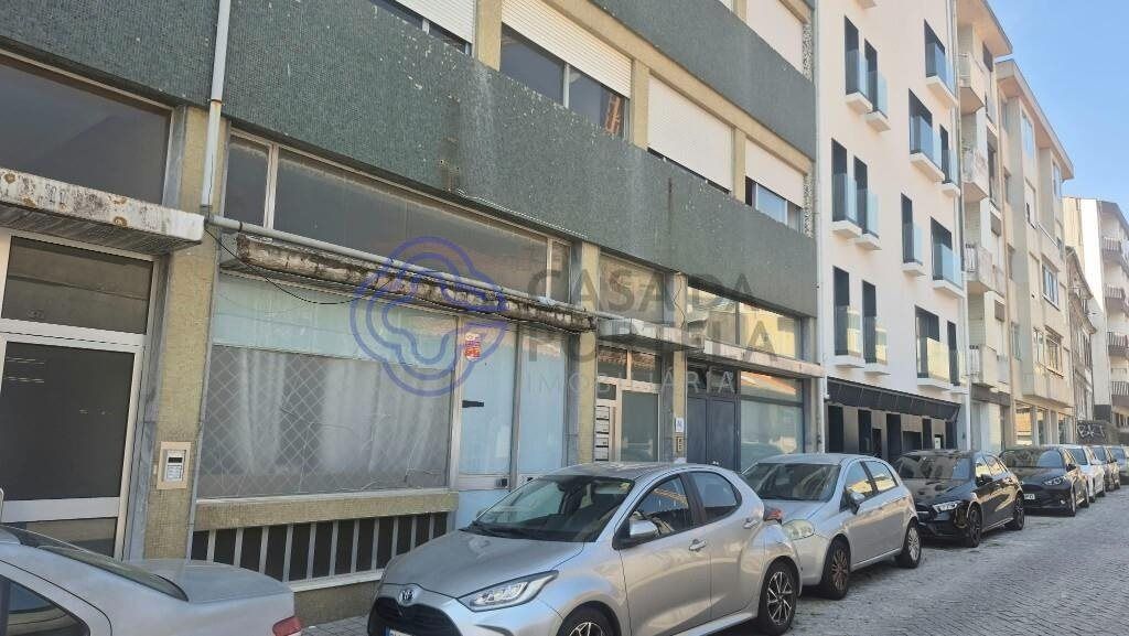 Property photo 1 of 8 Shop For Sale — Rua Da Fontinha, Porto