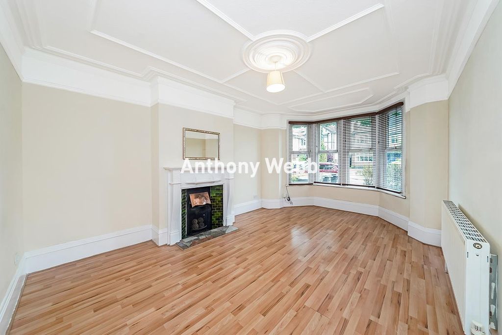 Property photo 2 of 11 Living Room