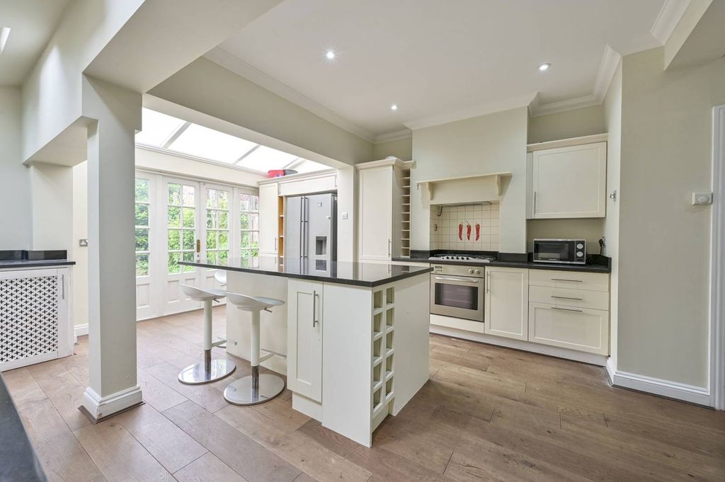 Property photo 2 of 16