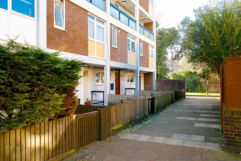 Property photo 1 of 16 Globe Road