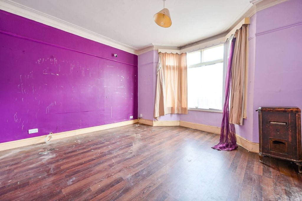 Property photo 2 of 20