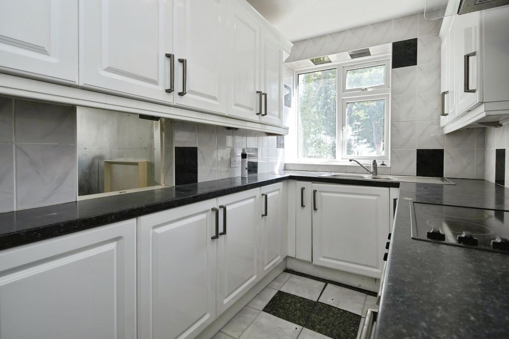 Property photo 2 of 16 Pbox-Img.Jpg