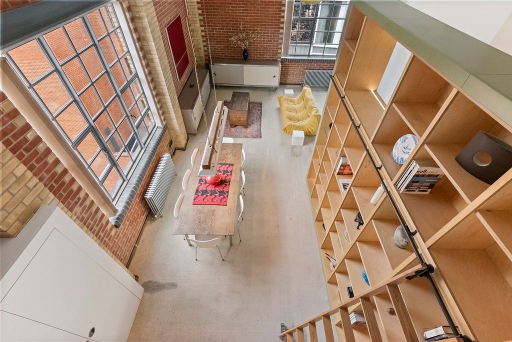 Property photo 2 of 24