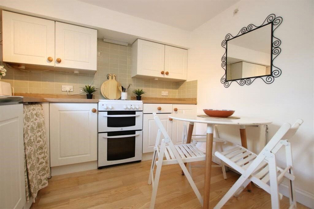 Property photo 3 of 18 Kitchen