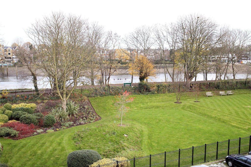 Property photo 2 of 9