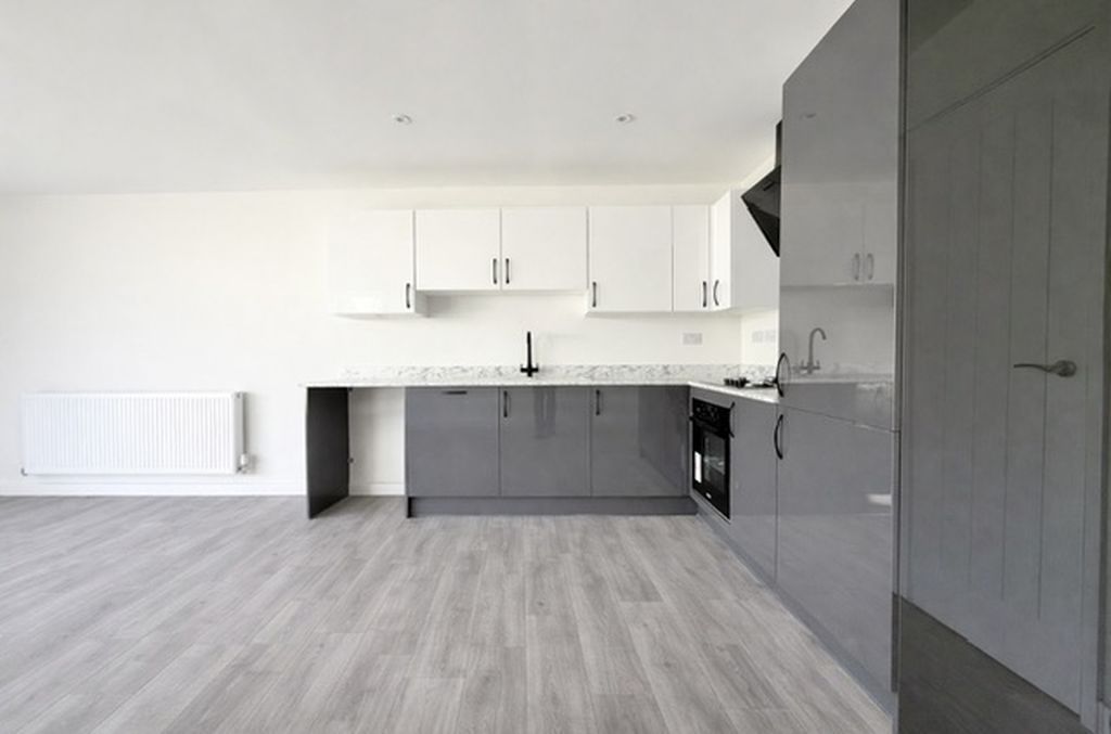 Property photo 3 of 19 Kitchen