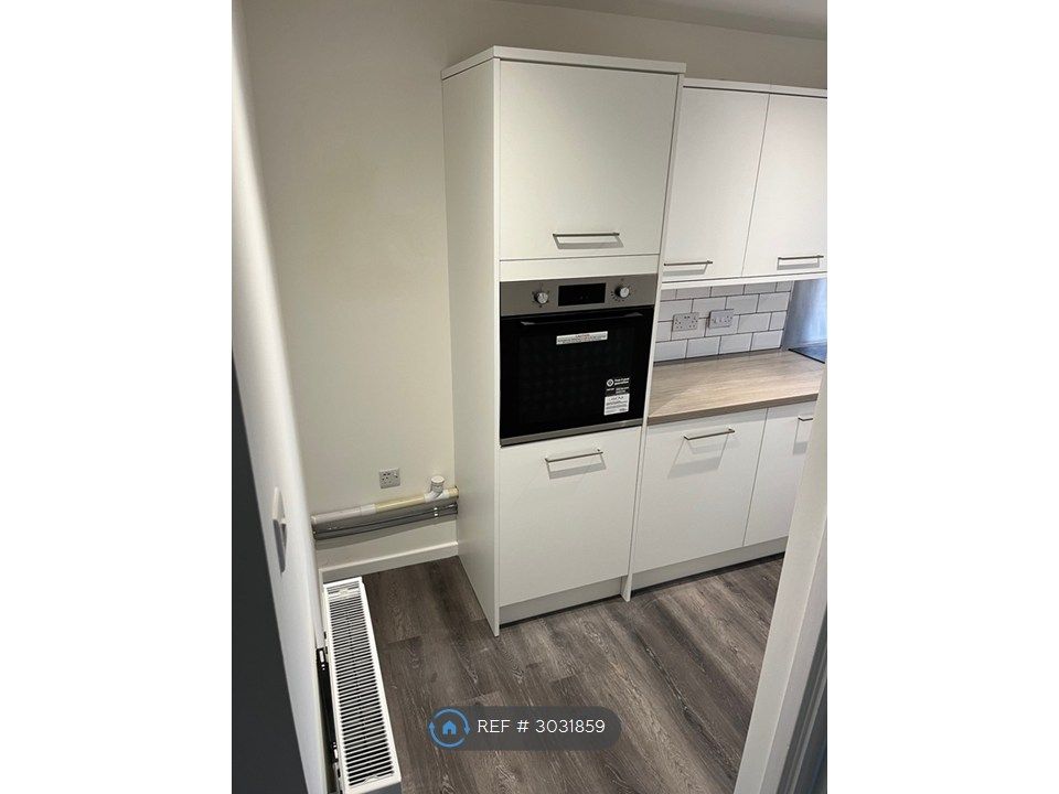 Property photo 3 of 12 Kitchen