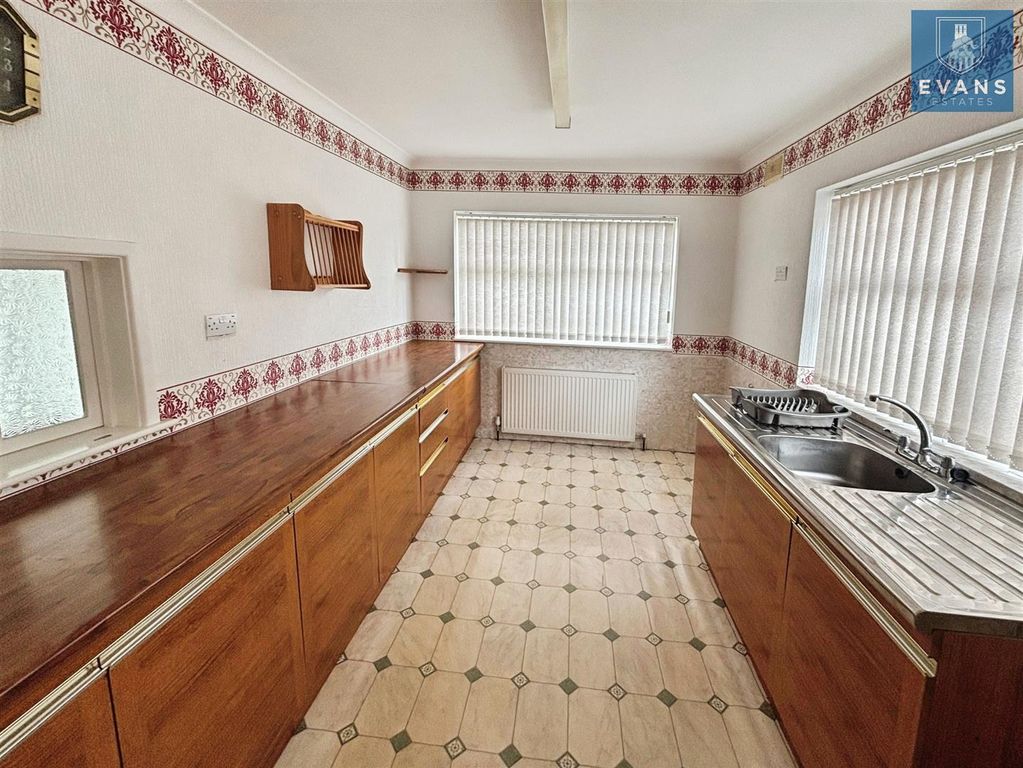 Property photo 2 of 17 Kitchen