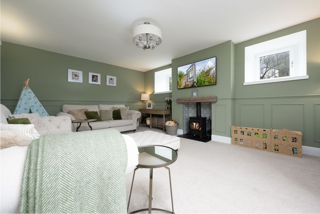 Property photo 2 of 31