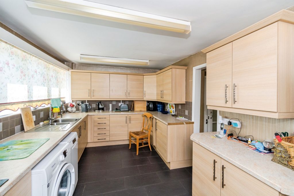 Property photo 2 of 22