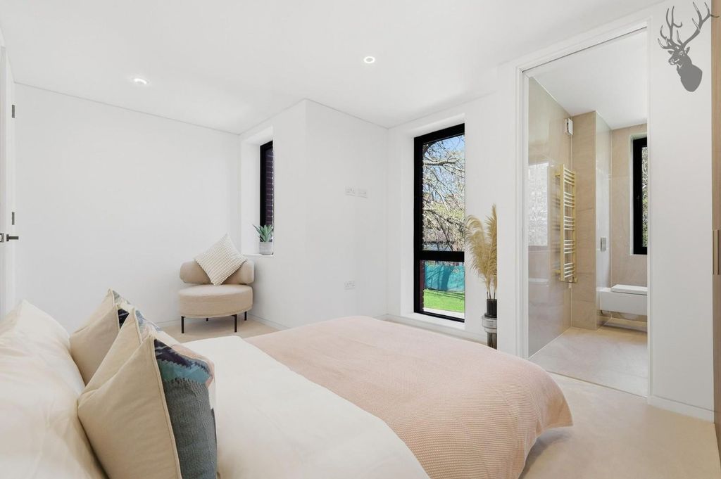Additional image 10 of 3 bed flat for saleWoodredon Estate, High Beech EN9