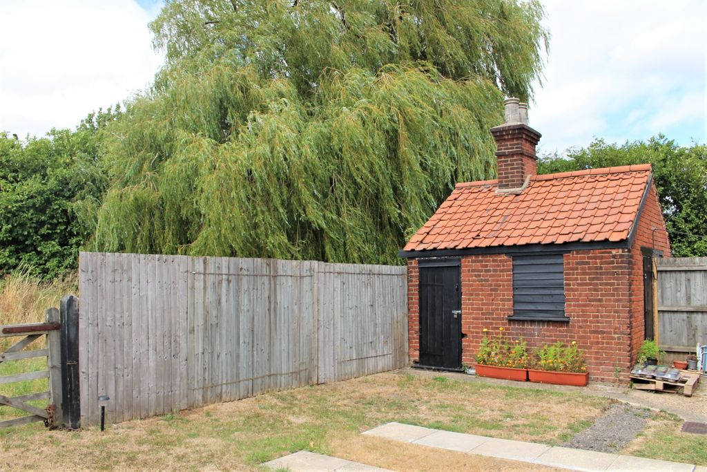 Property photo 2 of 17