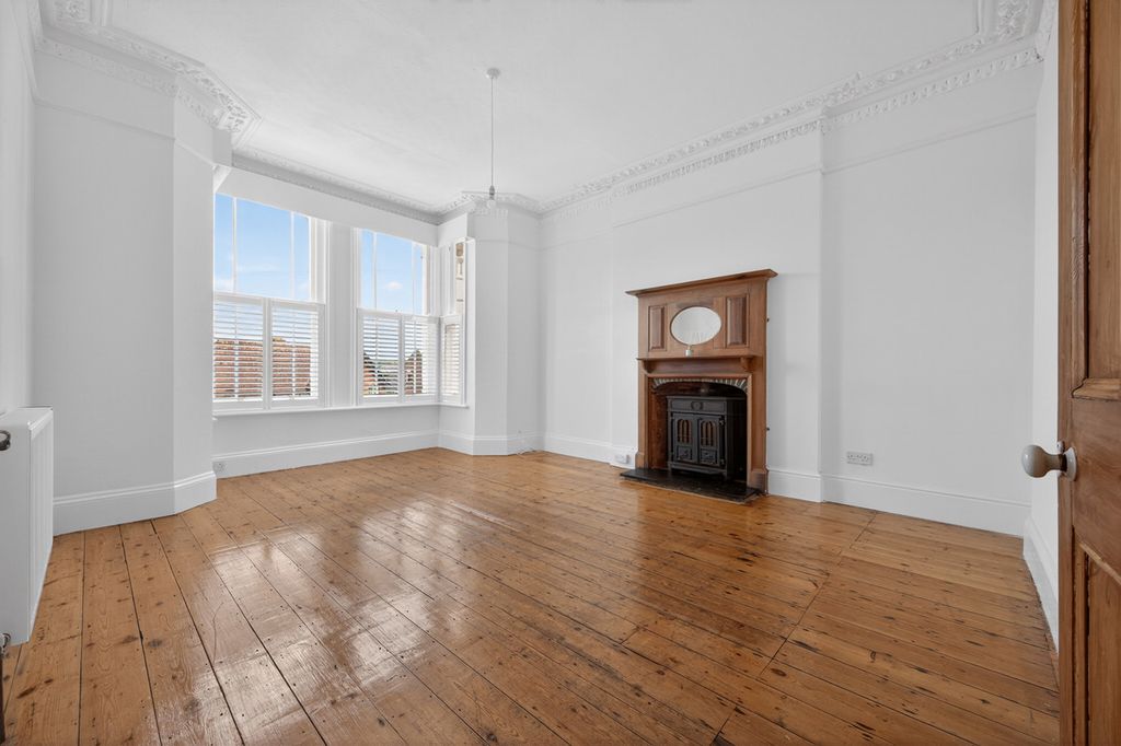 Property photo 3 of 49
