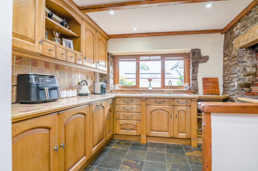 Property photo 2 of 29