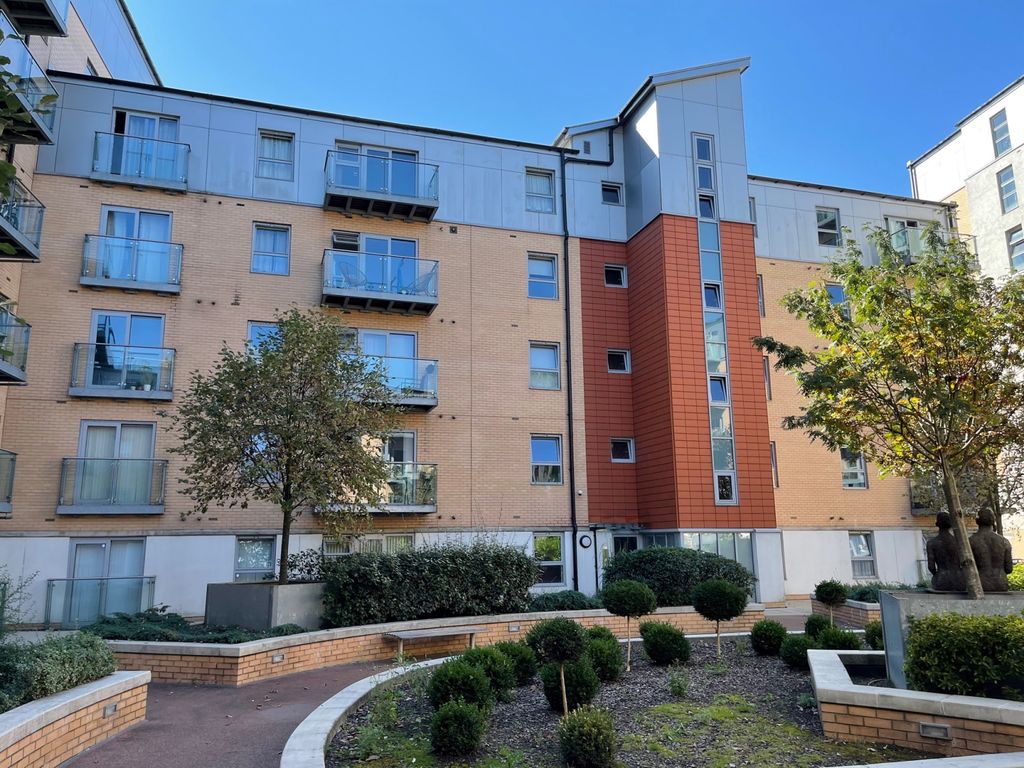 Property photo 1 of 9 Queen Mary Ave E18
