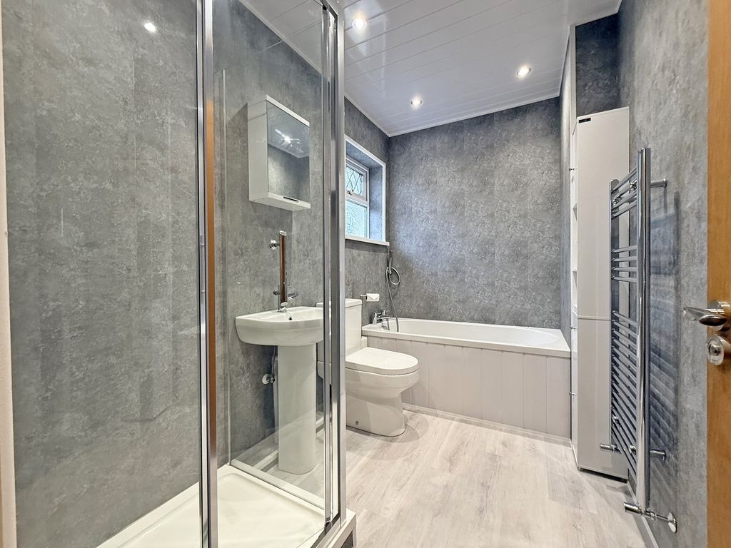 Property photo 3 of 37 Bathroom