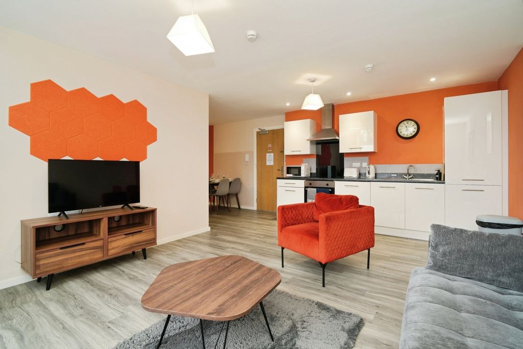 Property photo 3 of 16 Pbox-Img.Jpg