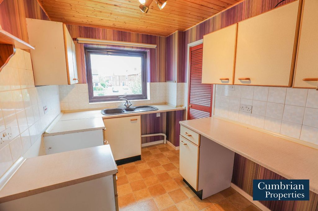 Property photo 2 of 13 Kitchen