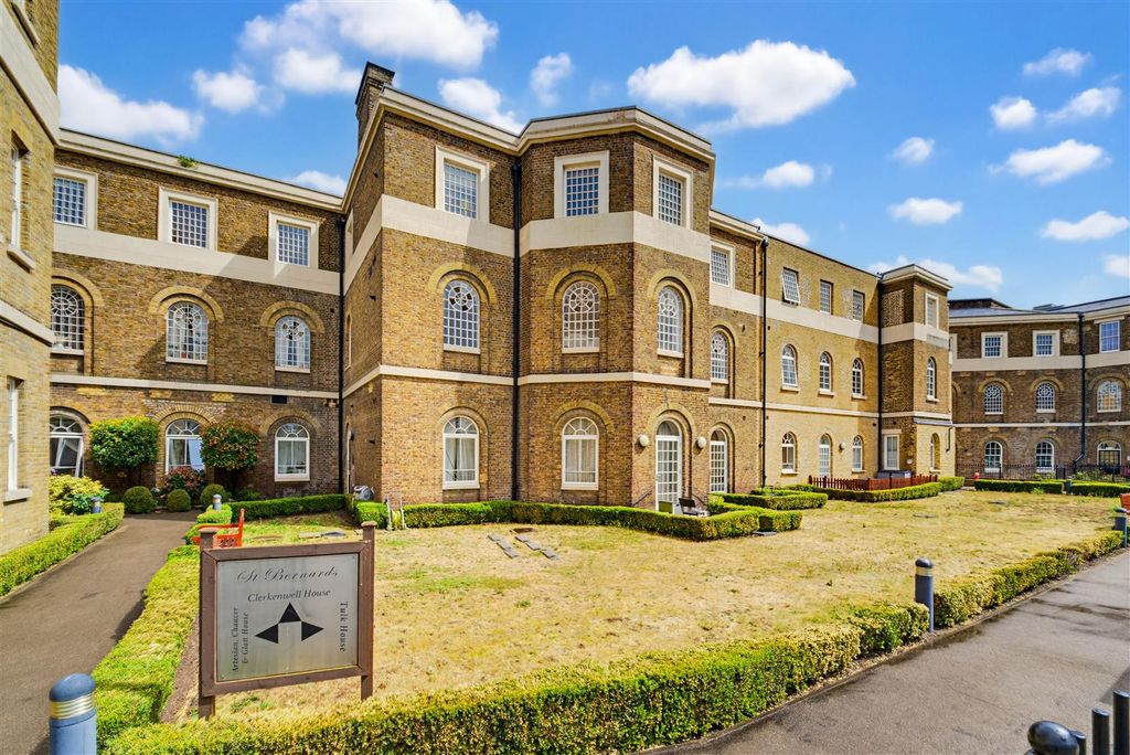 Property photo 1 of 14 17 Clerkenwell House.Jpg