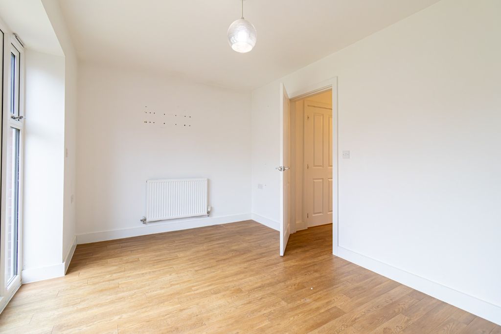 Property photo 3 of 22 4506302