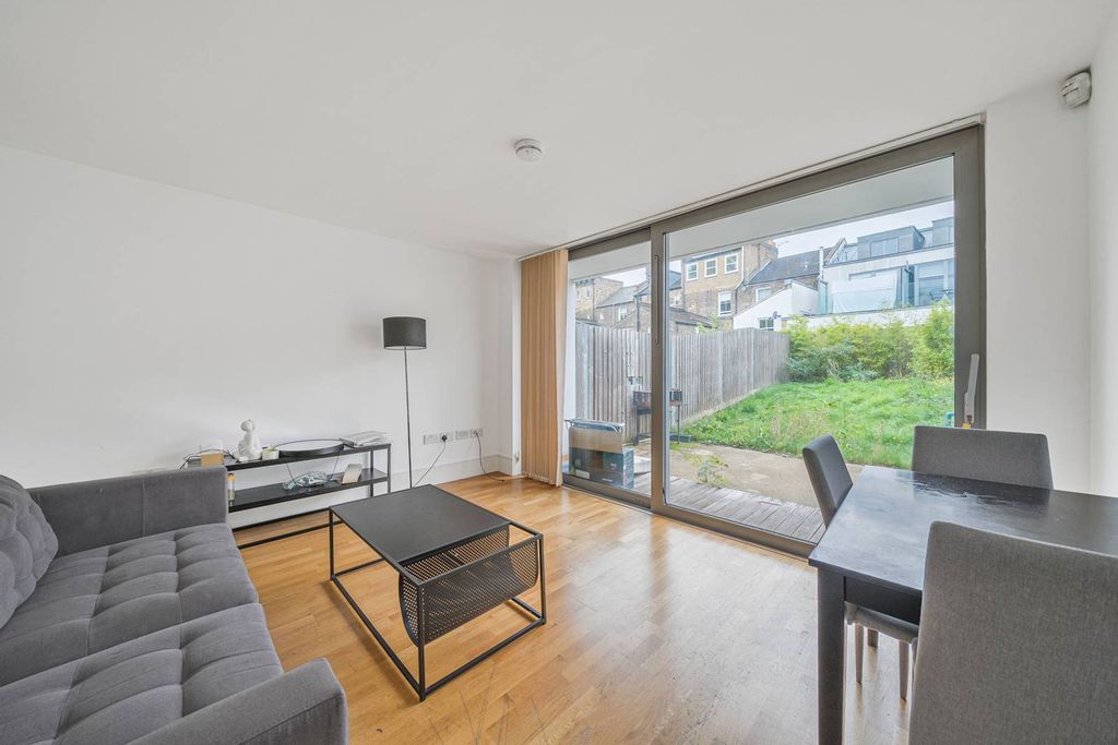 Property photo 2 of 8