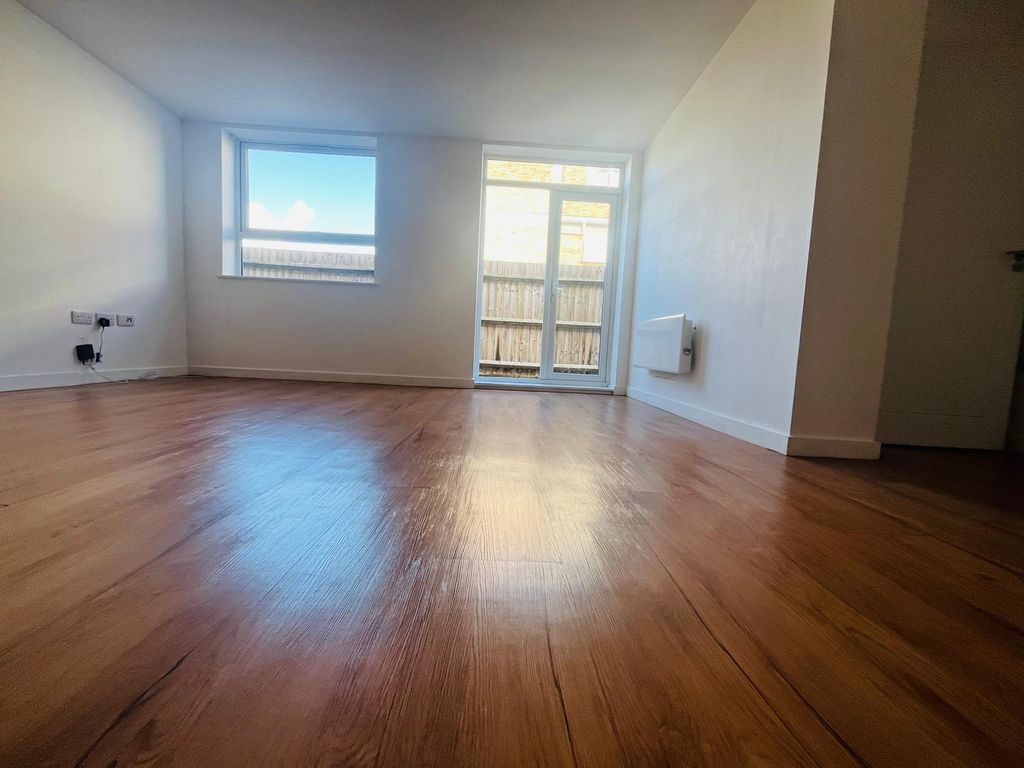 Property photo 3 of 11 Gallery