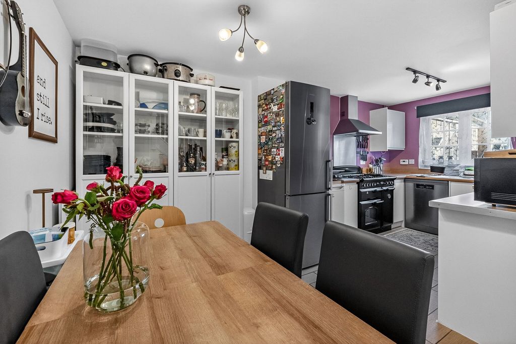 Property photo 3 of 27