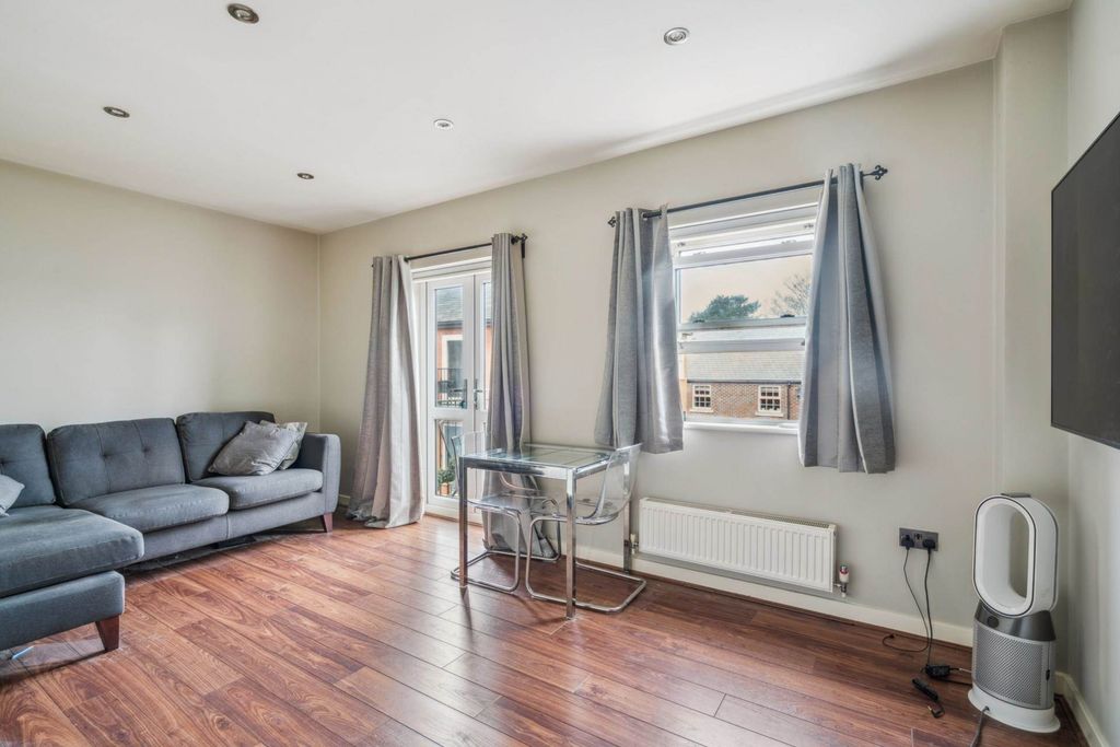 Property photo 2 of 10
