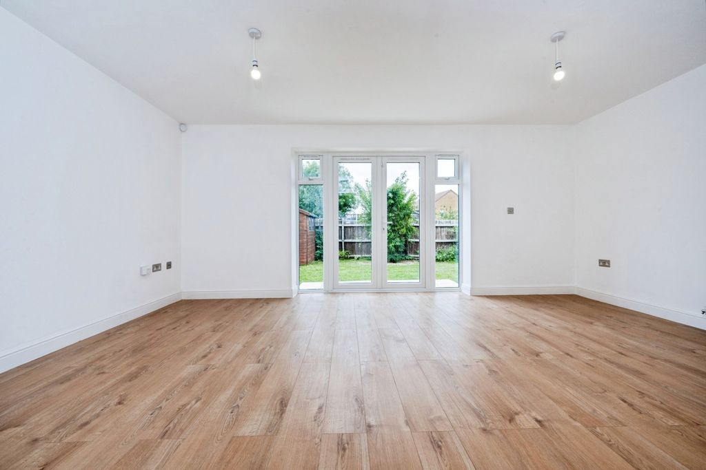 Property photo 3 of 14 Photo