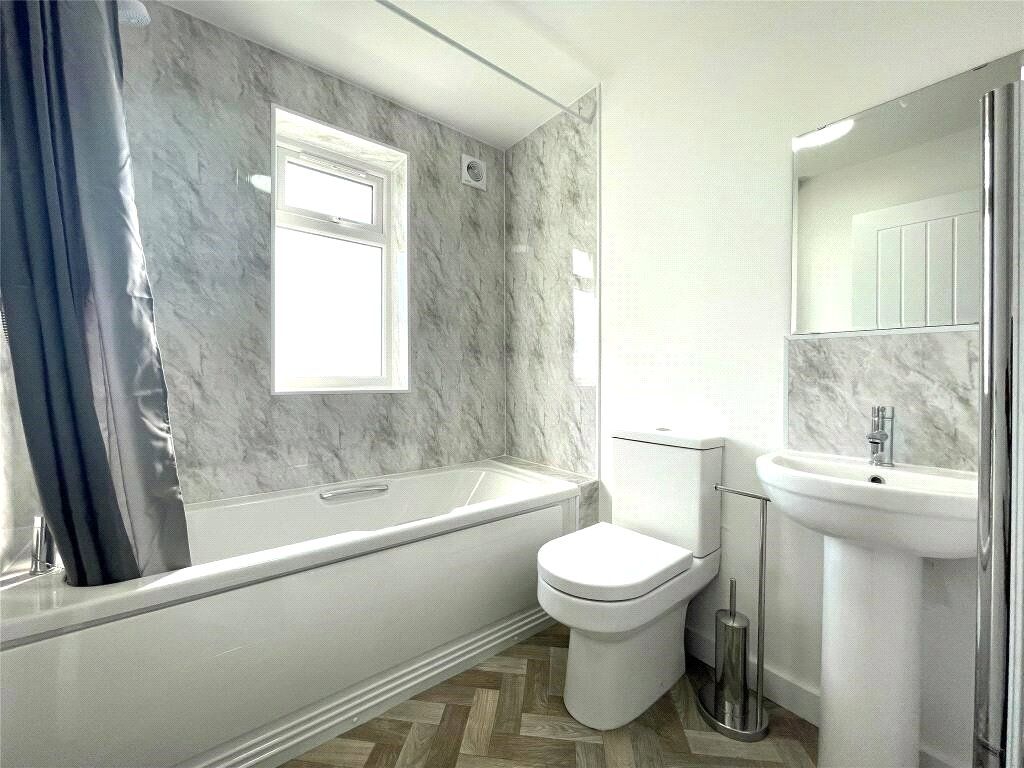 Property photo 2 of 7 Bathroom