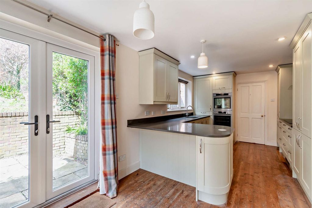 Property photo 3 of 25 8547559-Interior16-800.Jpg