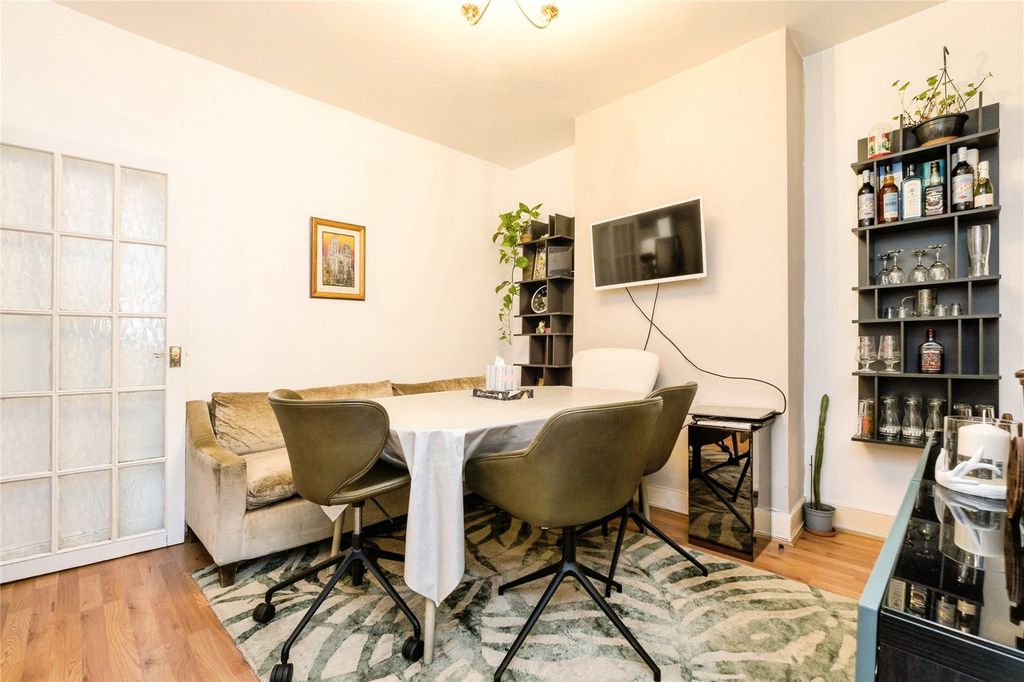 Property photo 3 of 19 Picture No. 16