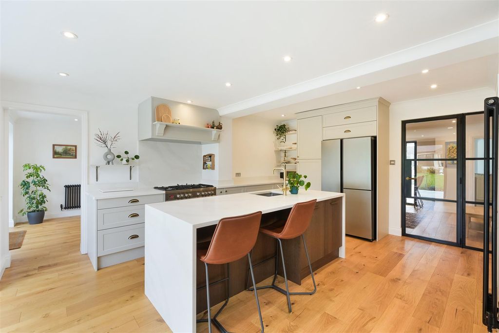 Property photo 3 of 23 Cunningham Road, 11A  (11).Jpg