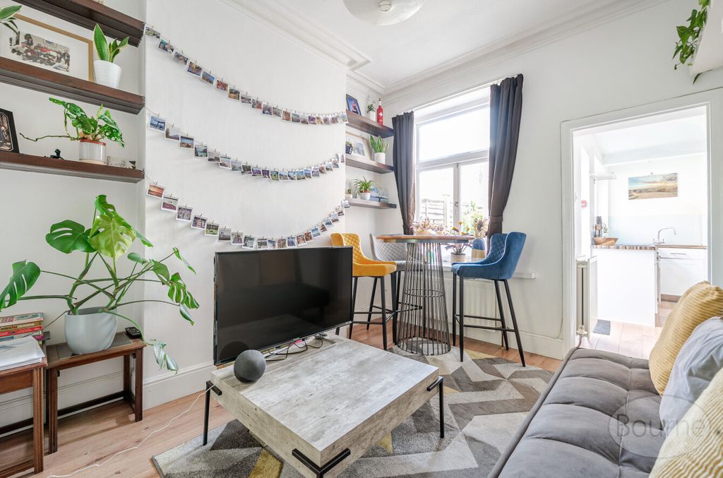 Property photo 3 of 16 Bc2c6945-9408-444...