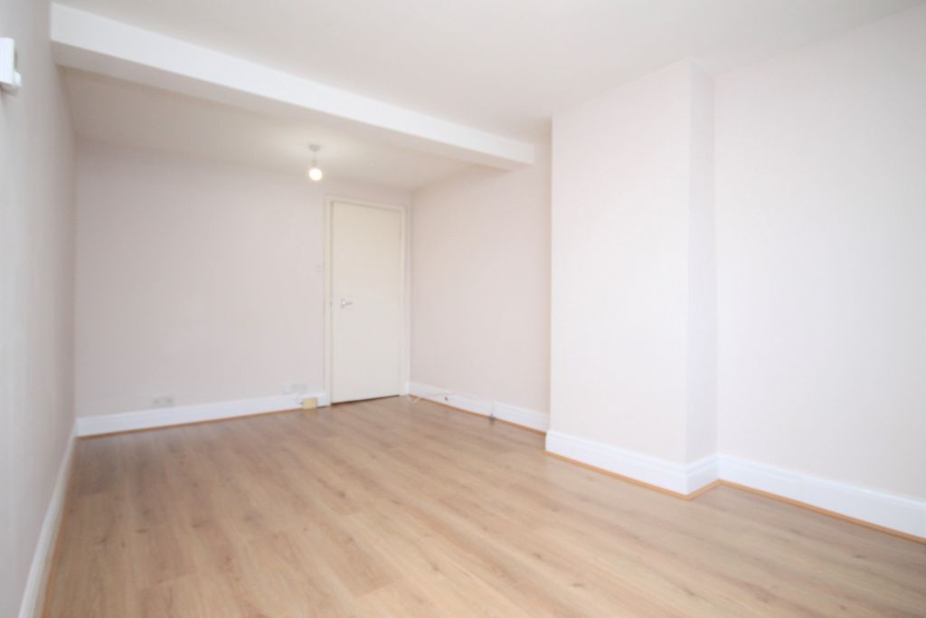 Property photo 3 of 8 Reception