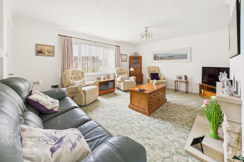 Property photo 2 of 25