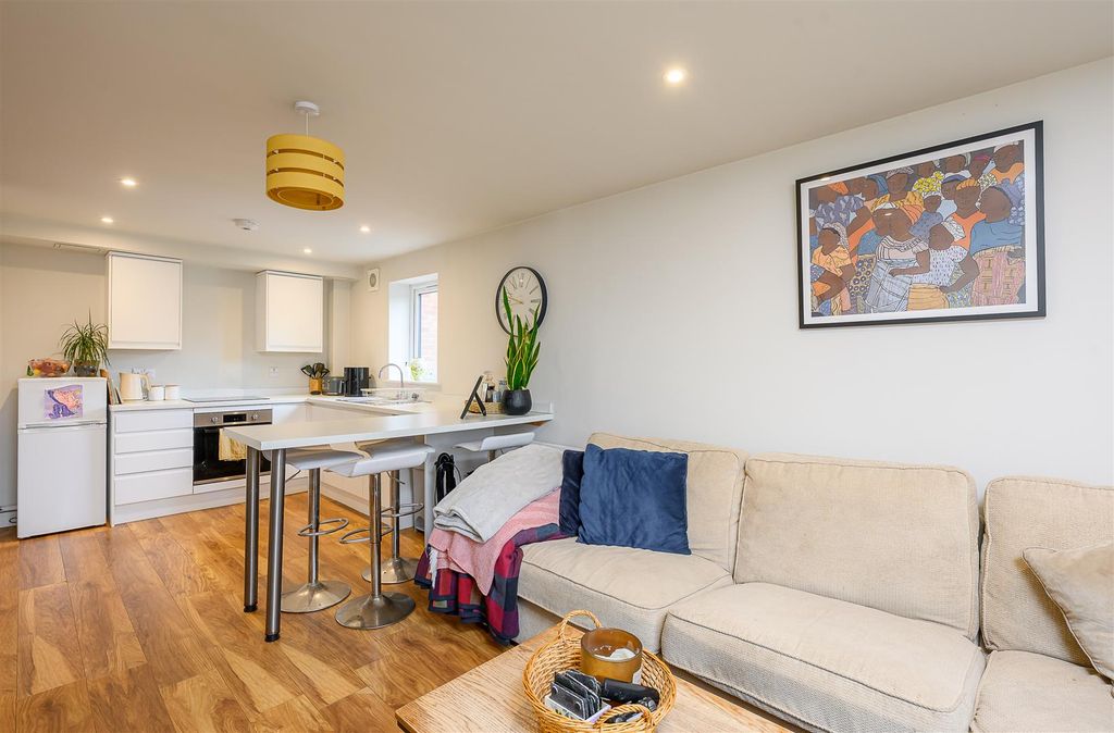 Property photo 1 of 9 Living/Dining