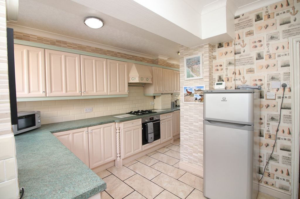 Property photo 2 of 24
