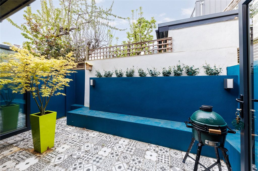 Property photo 2 of 10 Garden