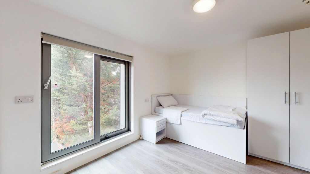 Property photo 1 of 20 Bedroom