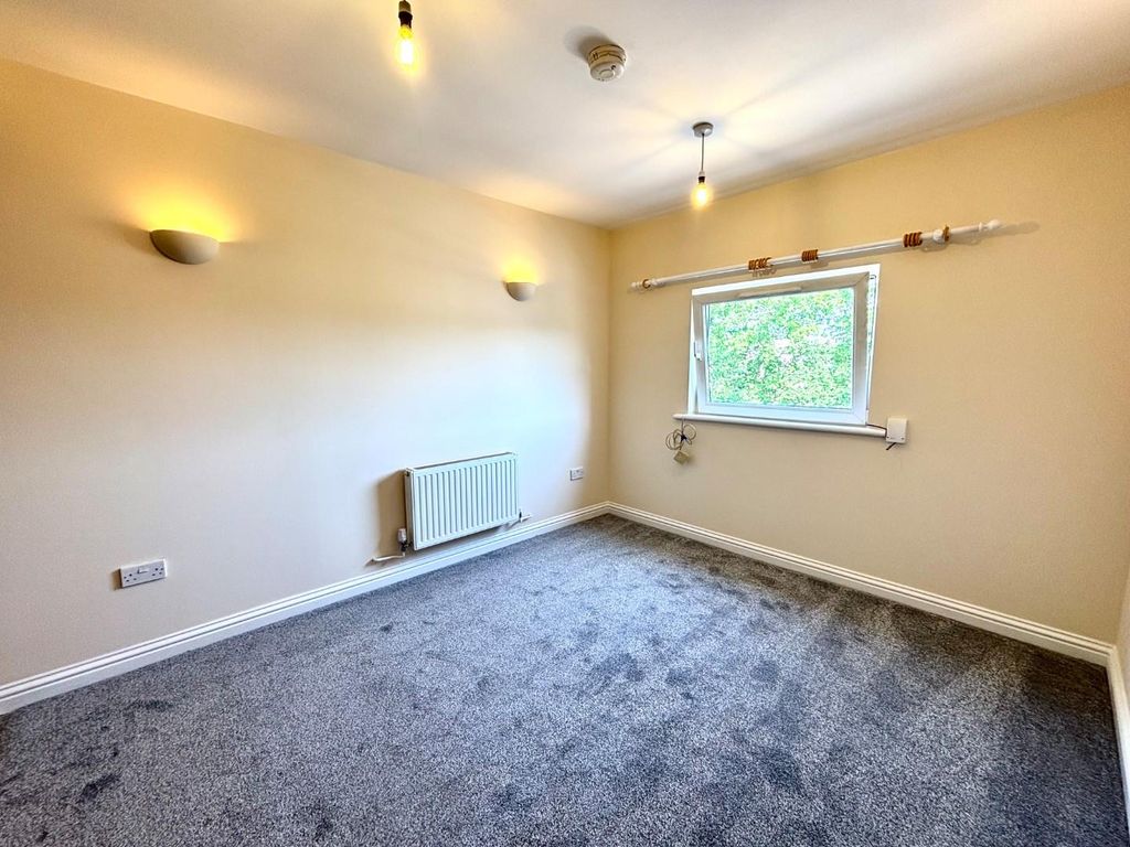 Property photo 3 of 6 Lounge