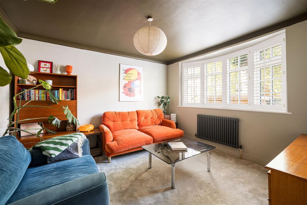 Property photo 3 of 47 Lorne Road, E7