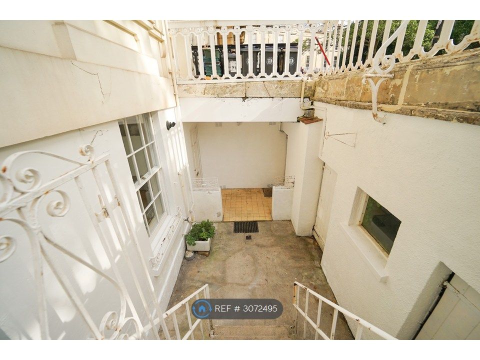 Property photo 2 of 11 Entrance