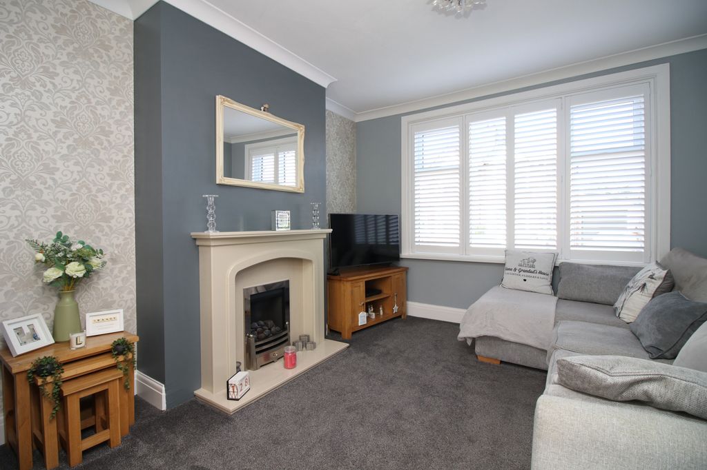 Property photo 2 of 28