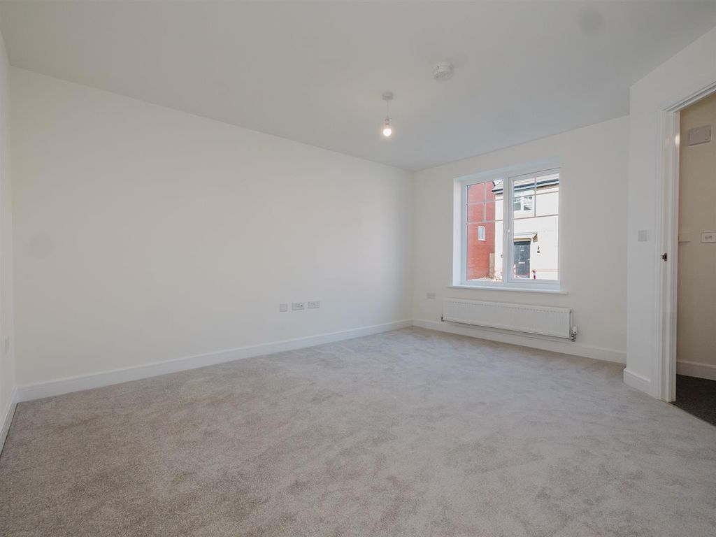 Property photo 3 of 14 Lounge
