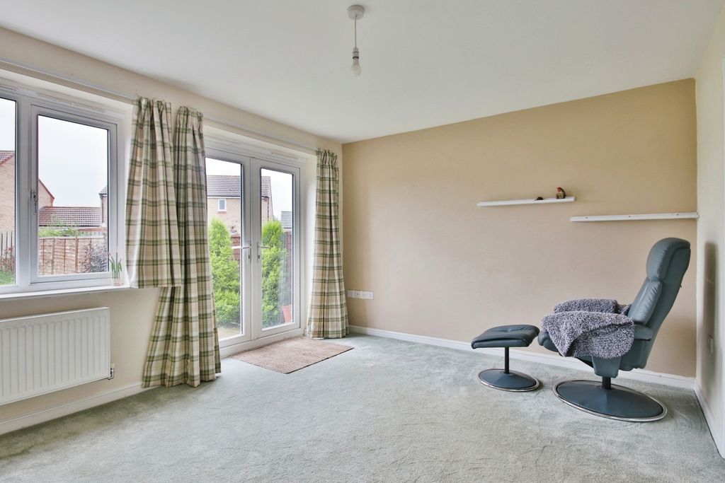 Property photo 3 of 10 3381378