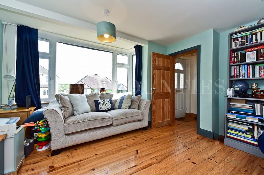 Property photo 2 of 32