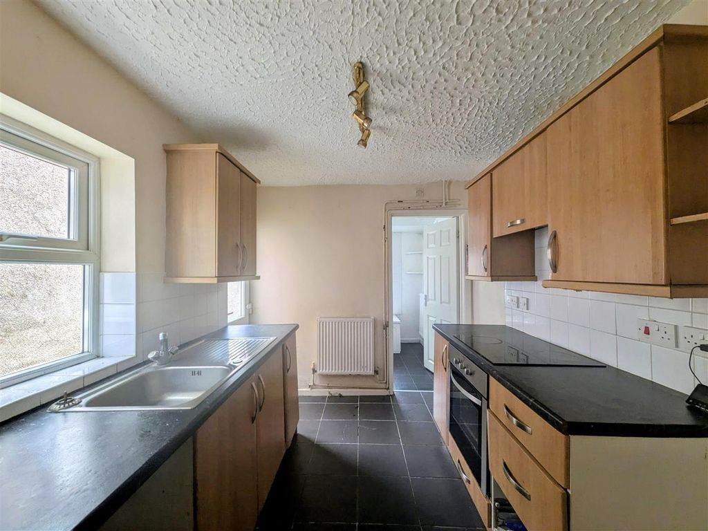 Property photo 3 of 15 Kitchen