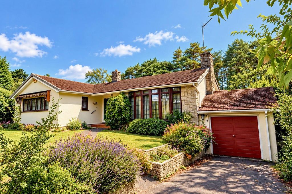 Property photo 1 of 14 Three Bedroom Bungalow Ashley Heath